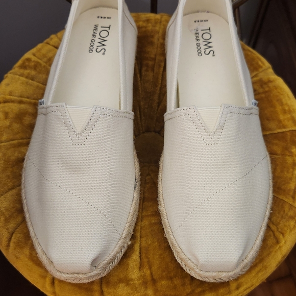 TOMS Off White Espadrilles - Picture 1 of 7